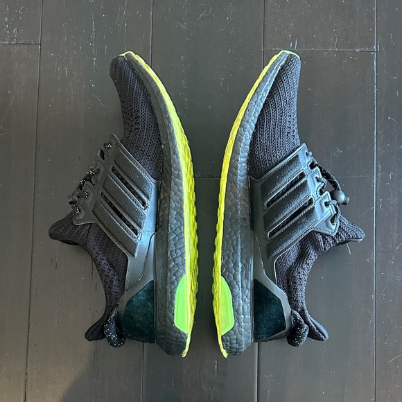 Ivy Park x adidas UltraBoost 'Black
Hi-Res Yellow' Men’s Sneakers - Picture 6 of 12